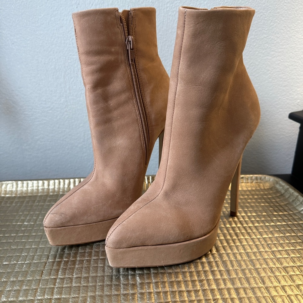 Steve Madden beige suede booties